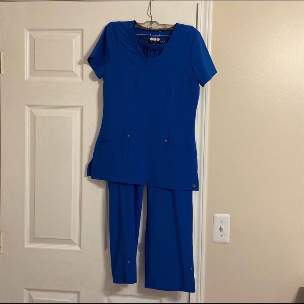 Scrub set